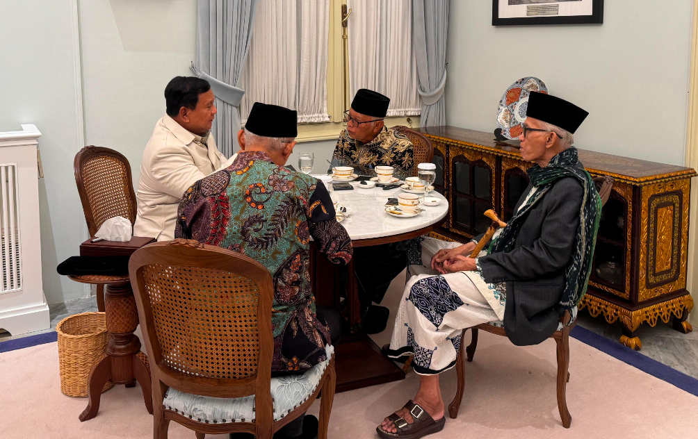 Prabowo Discusses Lebaran and Geopolitics at Iftar