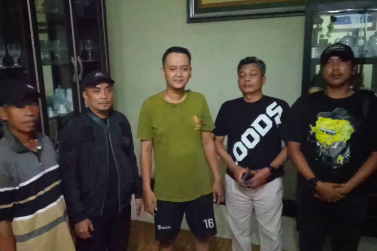 Online gambling sticker placements in Pesanggrahan paid Rp100,000 per deployment