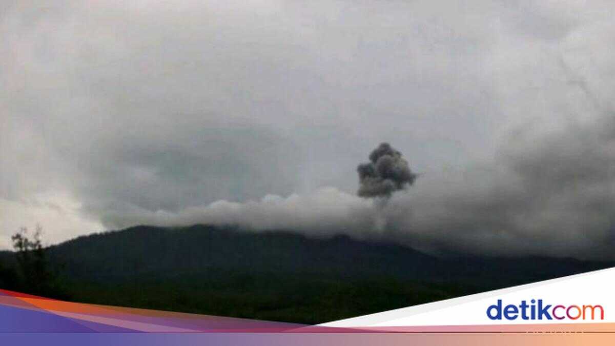 Lewotobi Laki-laki Volcano Erupts Again, Spews Volcanic Ash About 1.2 Kilometres