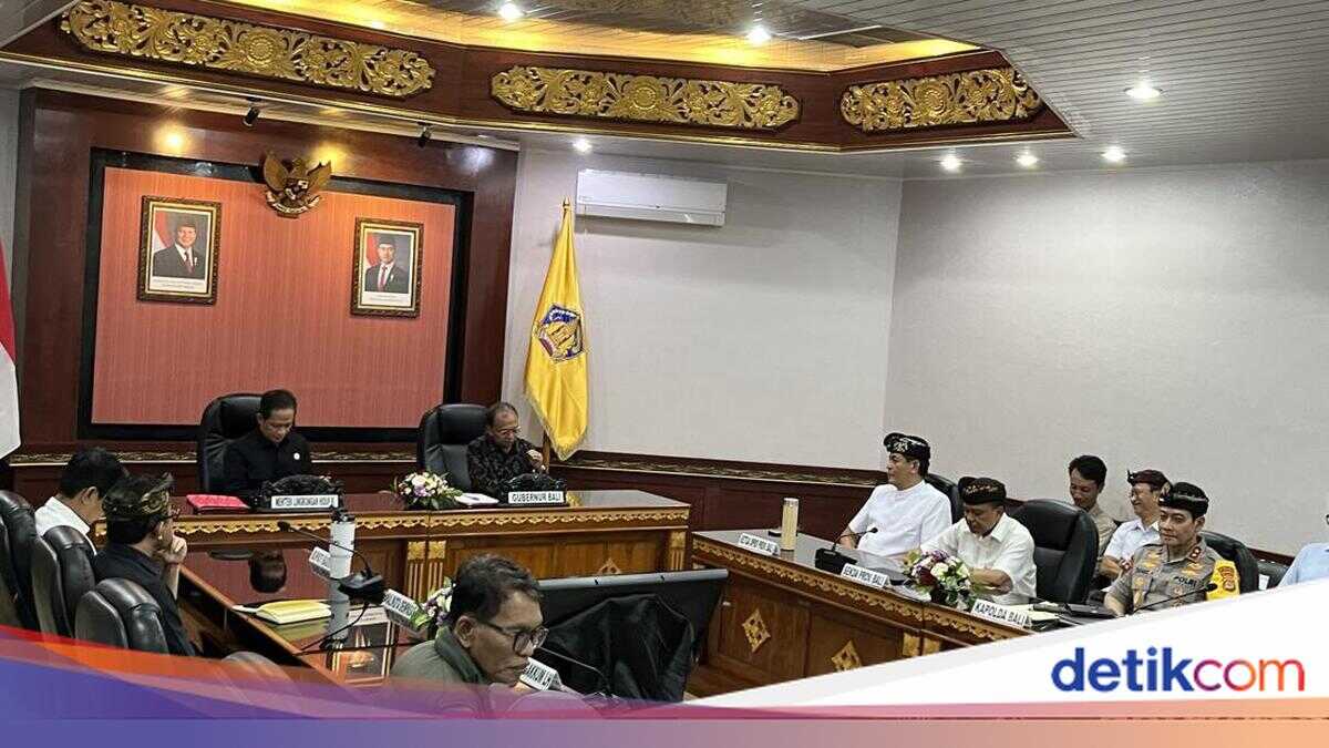 Environment Minister Gives Bali Local Governments One Month to Socialise Waste Sorting