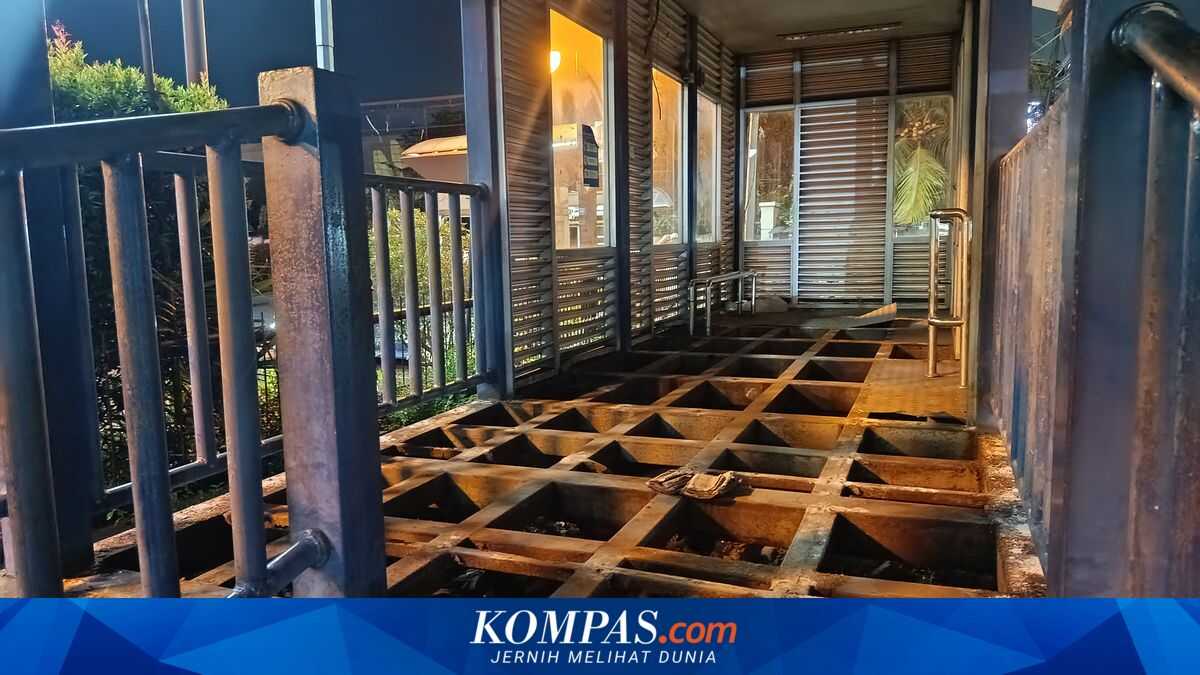 Bus Shelter in East Bekasi Neglected, Floor Metal Plates Missing and Walls Covered in Graffiti