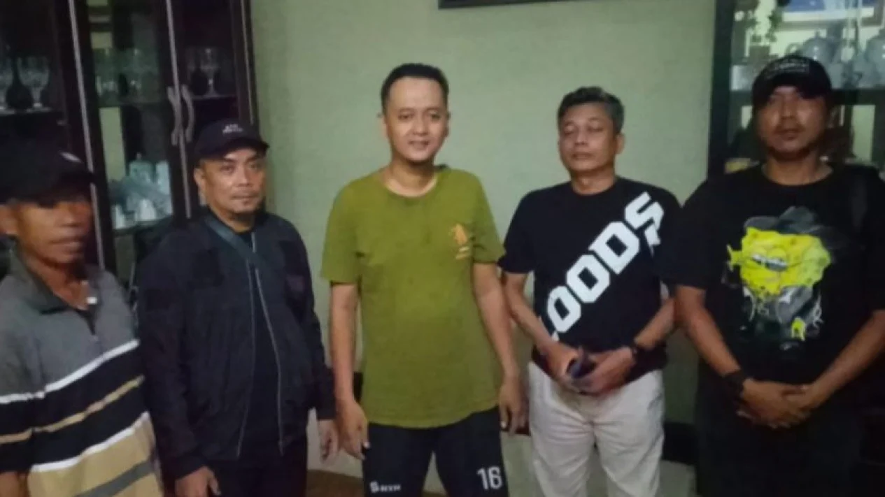 Shocking confession of the online gambling QR sticker distributor in South Jakarta, paid Rp100,000 per sticker placement