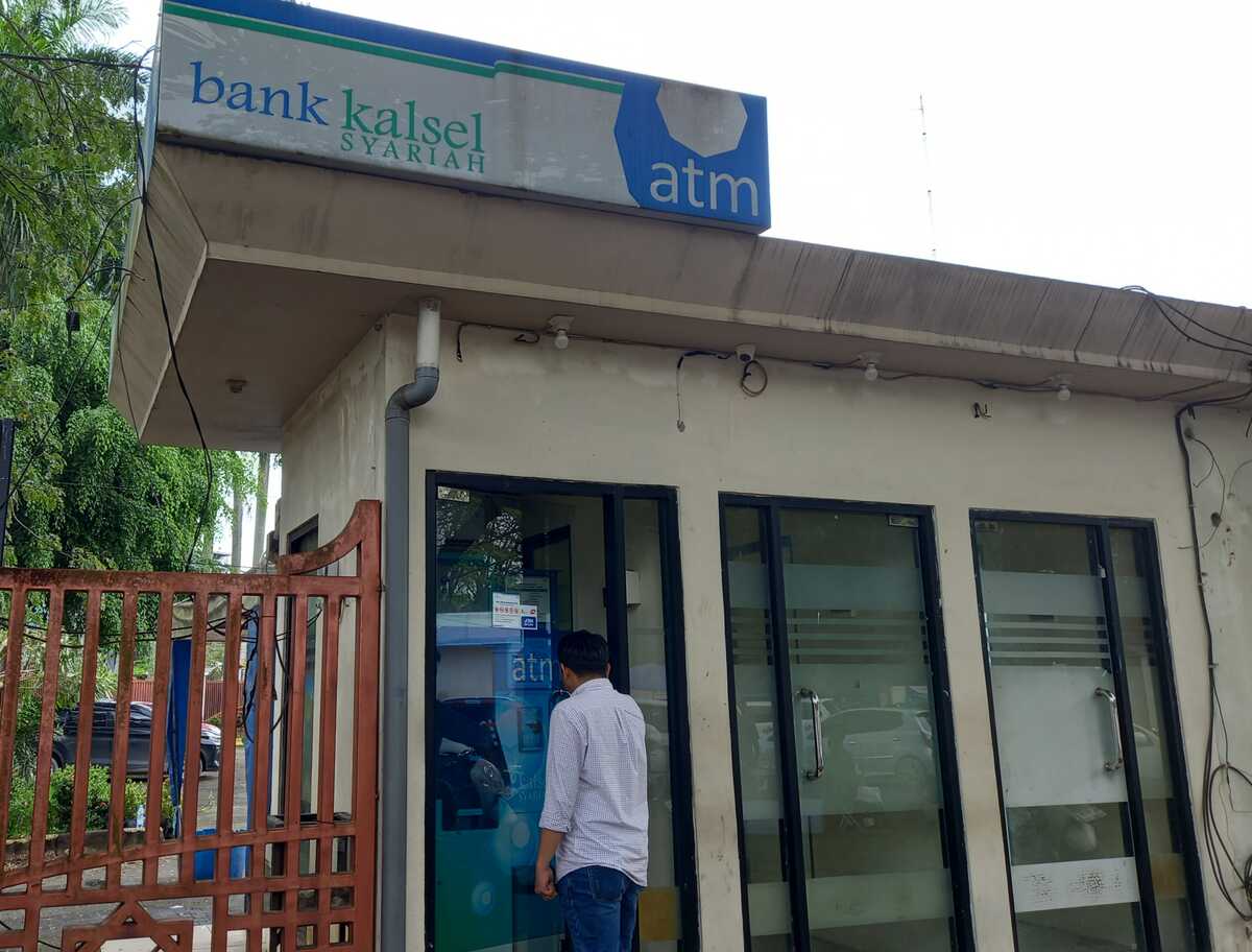 South Kalimantan Provincial Government Disburses Tax Revenue Sharing to 13 Regencies and Cities