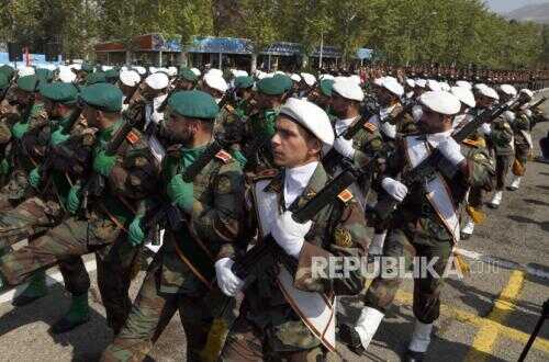 US Eyes Ground Operation, Larijani: We’re Waiting