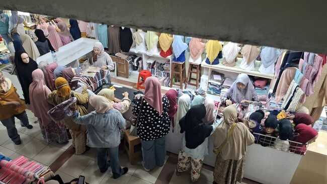 Dutch Officials Label Indonesians' Lebaran Tradition a Wasteful Spending Spree
