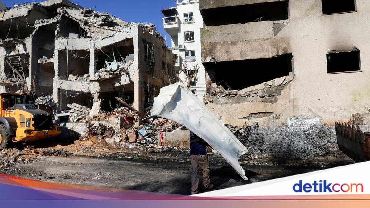 Iranian Missiles Bombard Tel Aviv's Heart as Explosions Ring Out Across the City