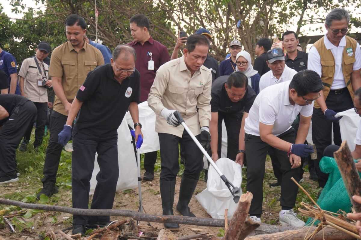 Environment Minister: Bali's Waste Must Not Tarnish Indonesia's Tourism