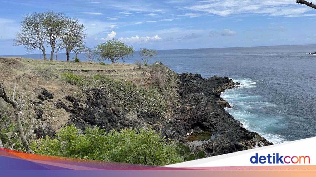 Deputy Tourism Minister Accepts Award as Bali Named Best Island in Asia-Pacific