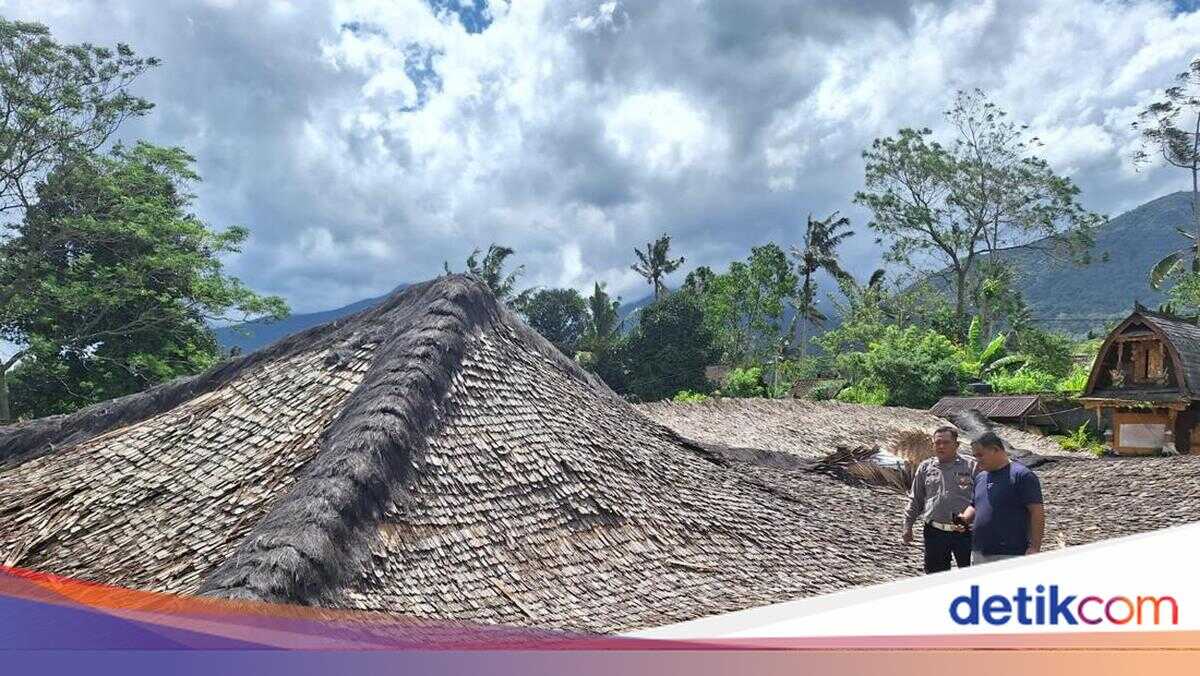 Four Buildings at Pura Luhur Pucak Tinggah Collapse, Rp1.5 Billion Loss