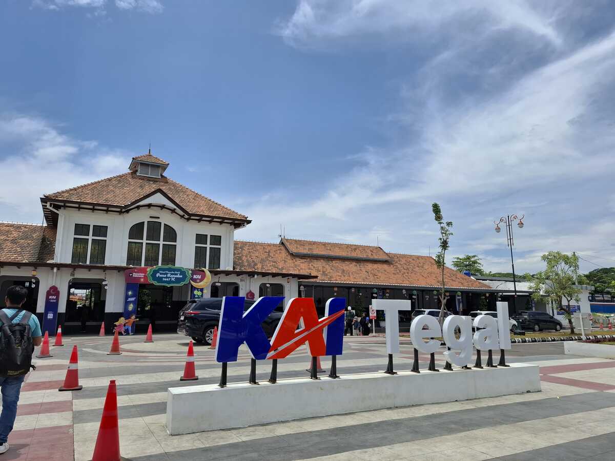 Lebaran Transport 2026: More than 69,000 Passengers Use Trains at Tegal Station