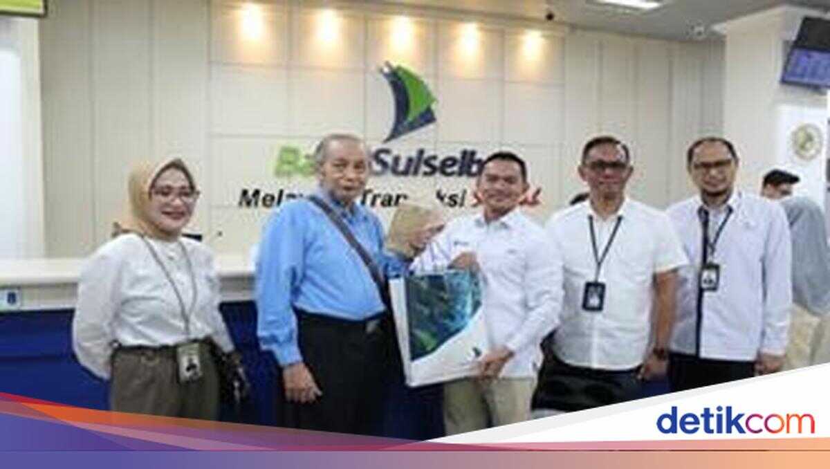 Taspen Independent Commissioner Reviews THR Distribution in Makassar