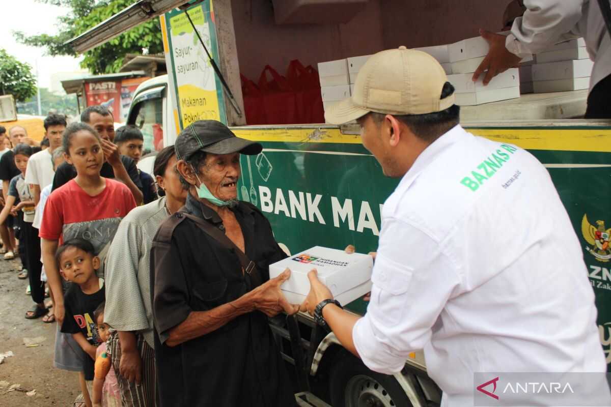Baznas distributes over 50 thousand iftar meals to people in need