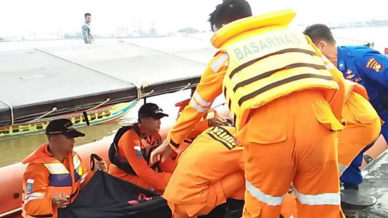 Speedboat Breaks Up After Being Struck by Waves in Banyuasin, 1 Passenger Dies