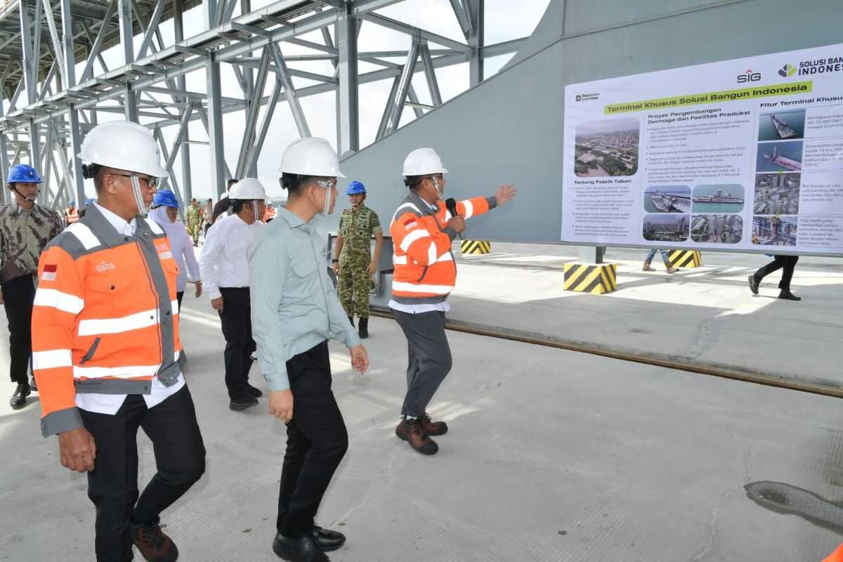 Gibran visits Tuban to review industrial projects and the people’s market