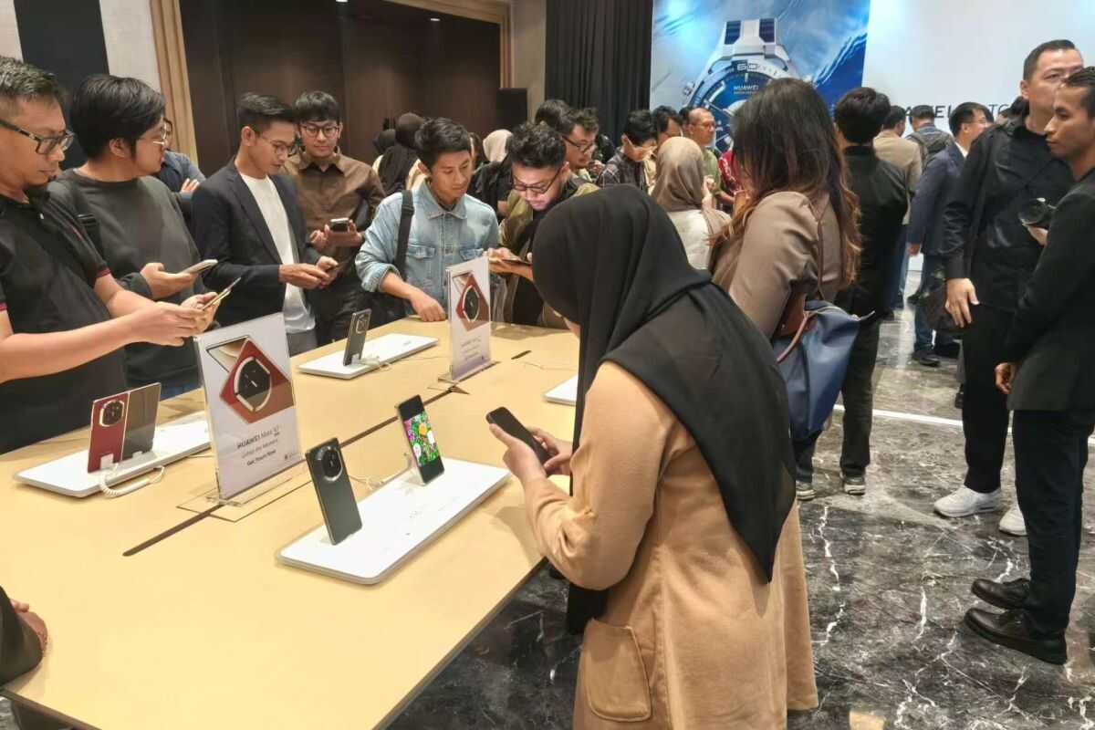 Huawei launches foldable smartphone and smartwatch in Indonesia
