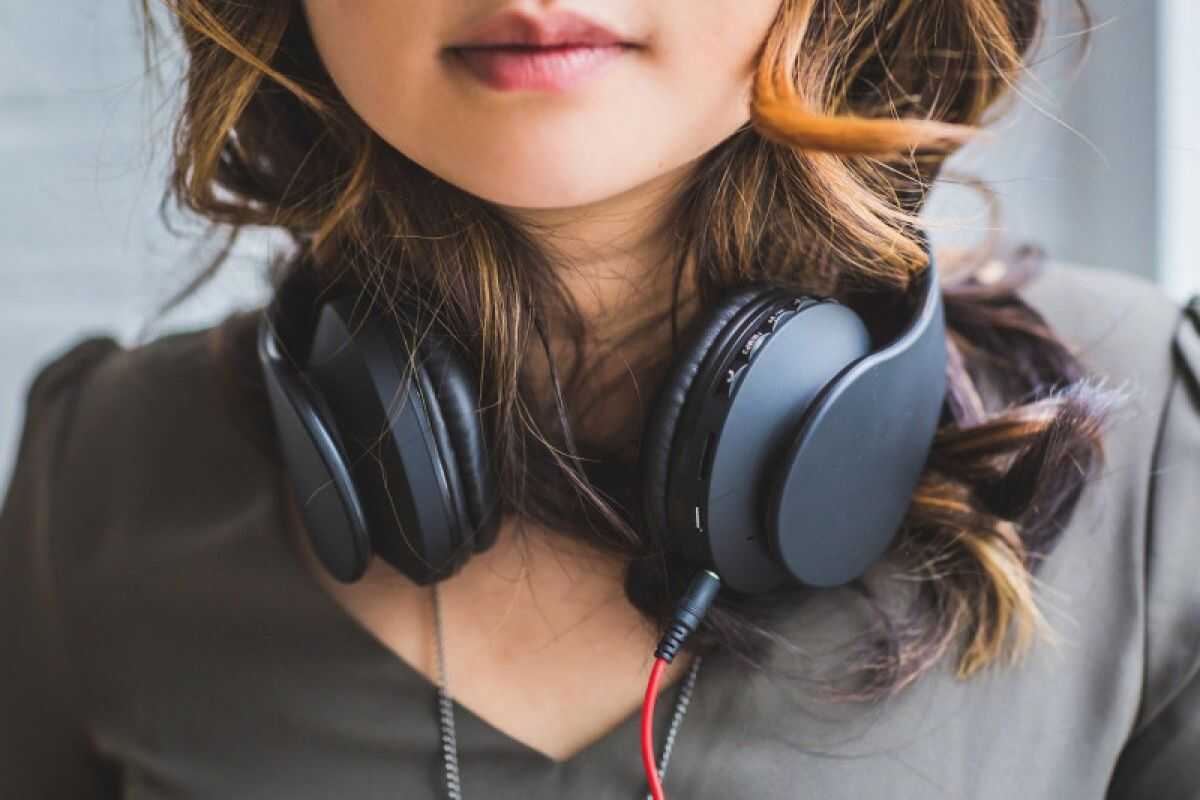Doctor Advises the 60–60 Rule for Headphone Use