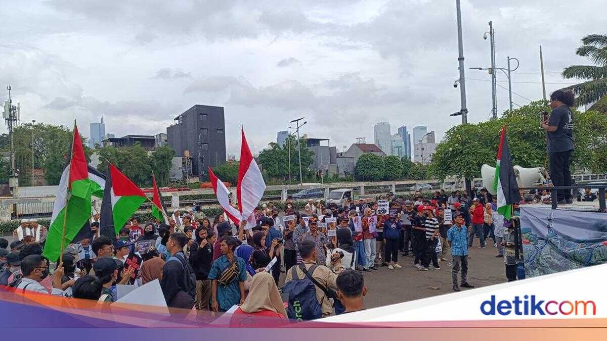 Students Protest at the DPR, Call for Indonesia to Withdraw from the Board of Peace