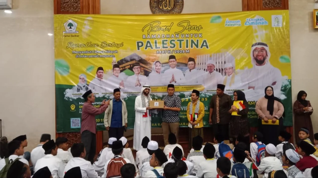 Fostering Solidarity, Golkar's DPP Distributes Thousands of Canned Rendang to Palestinians
