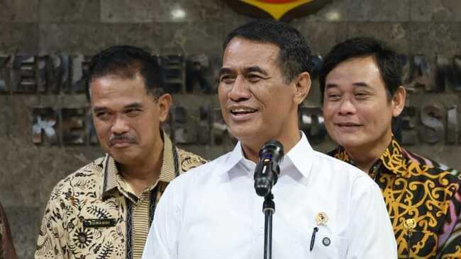 Amran Says Food Stocks Are High and Prices Stable: Cherish Farmers