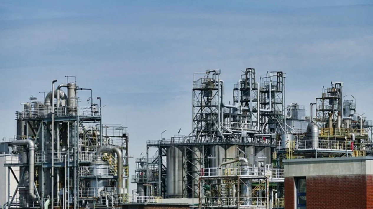 Energy Reserves in Asian Nations: Japan 254 Days, Indonesia 23 Days