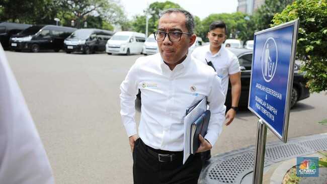 There is a War and Indonesia Still Imports BBM, Prabowo Directs Technology Minister