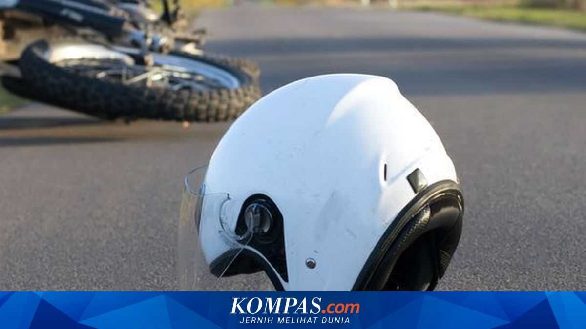 Motorcyclist killed after being struck by Transjakarta bus in Penjaringan following collision with busway separator