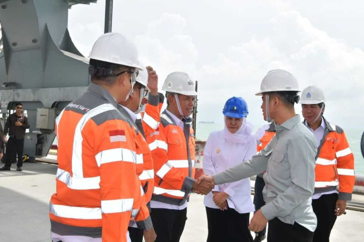 Gibran reviews Talavera Jetty project in Tuban, urges prompt operation
