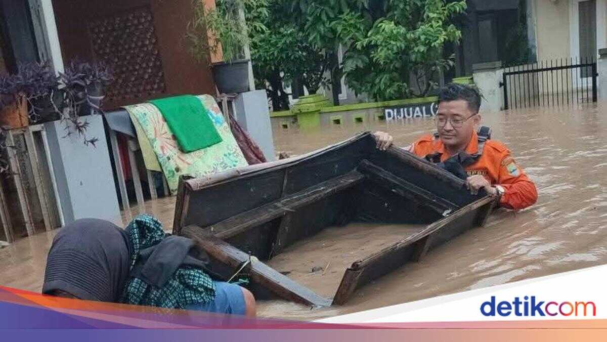 Rained All Night, Cibeber in Cilegon Hit by a 1.5-Metre Flood