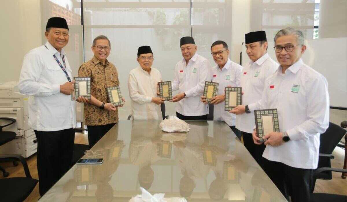 Sinar Mas Endows 2,000 Qur'ans Through DMI to Strengthen Faith Literacy