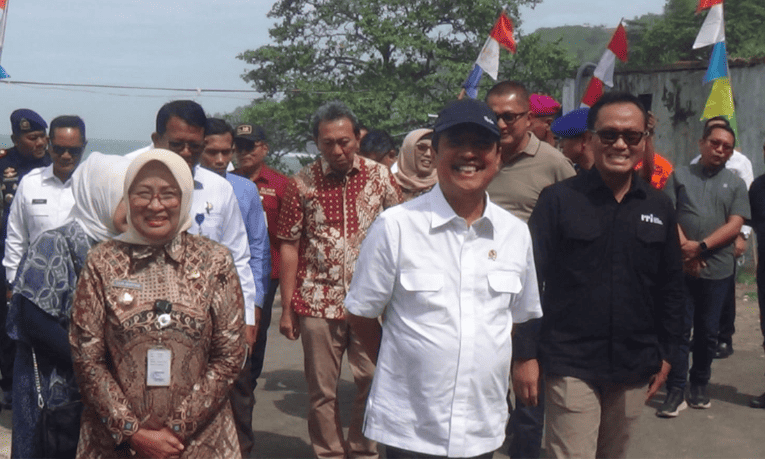 Visiting Kebumen-Purworejo, Minister Trenggono Aims to Build 1,000 Kampung Nelayan Merah Putih