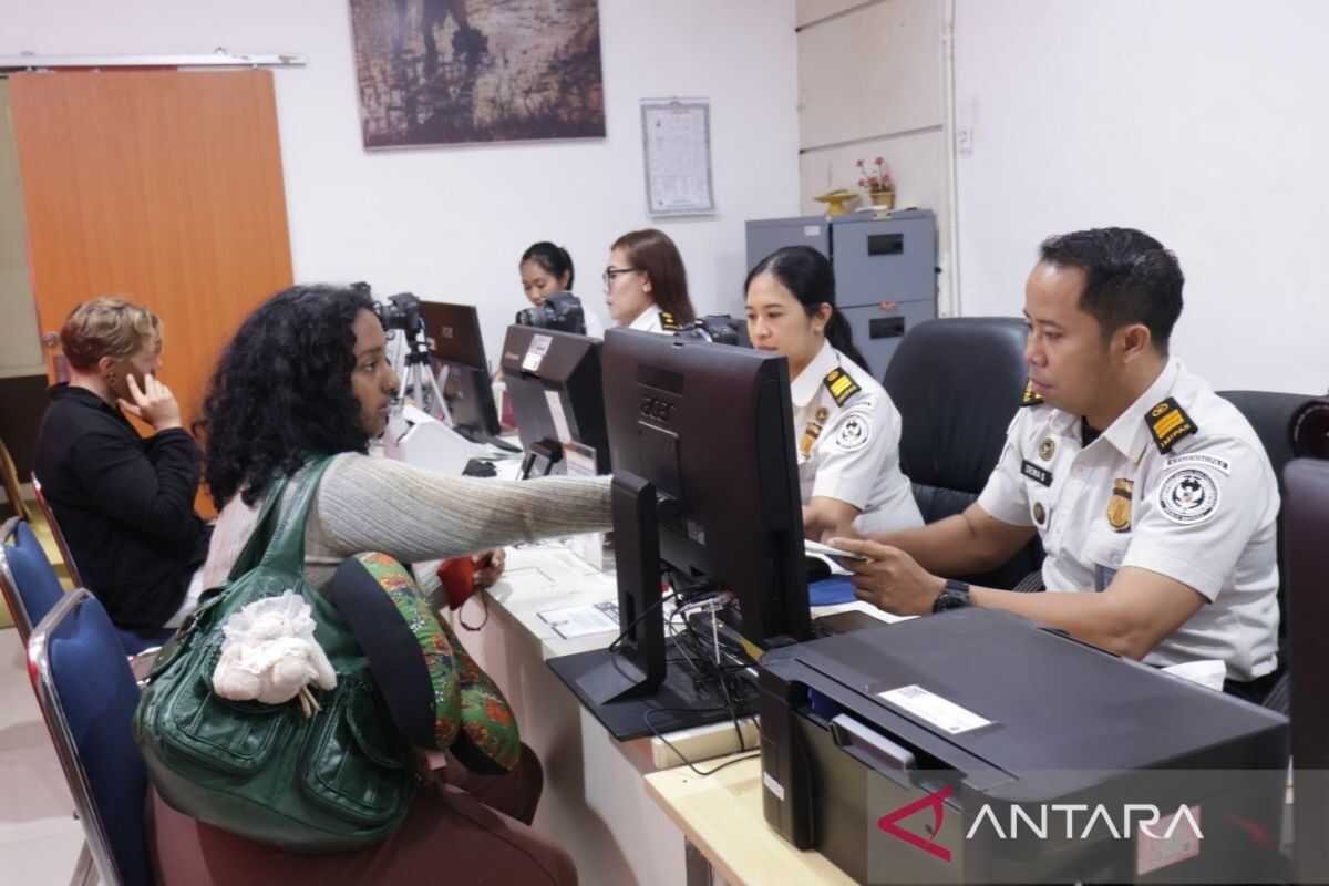 Bali grants 302 emergency stay permits due to Middle East conflict