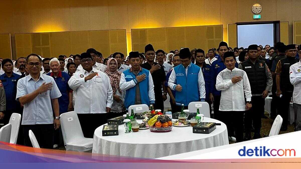 Police Chief Attends Ramadan Iftar With KSPSI Workers in Cikarang