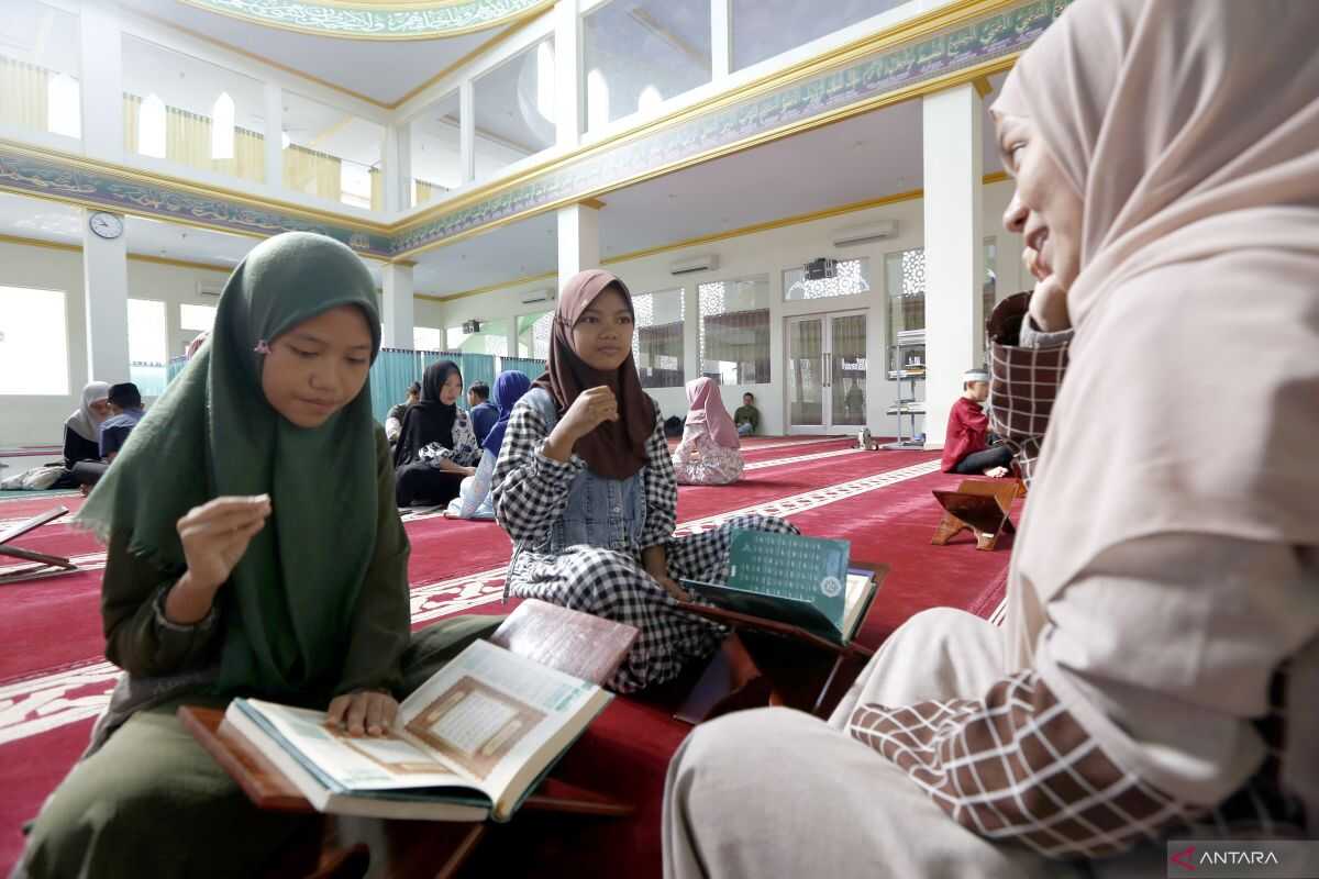 Inclusive Ramadan School Teaches the Quran in Sign Language to the Deaf