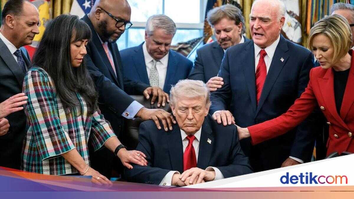 Viral Video Shows Trump Being Prayed For by Pastors Amid Iran–US War