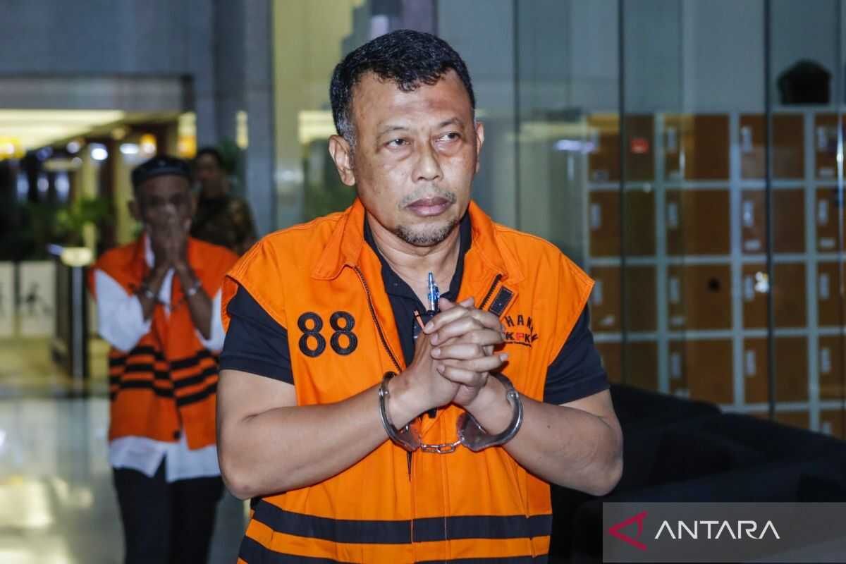 KPK: Case file of Ponorogo's suspended regent Sugiri Sancoko complete