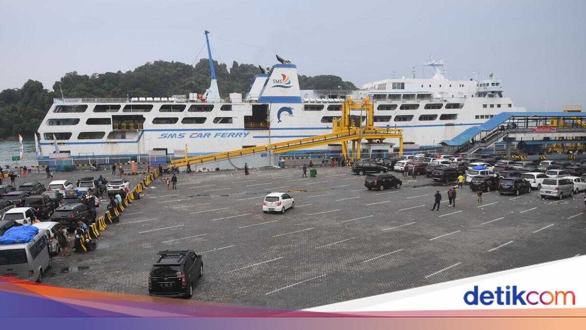 Traffic at Merak Port Returns to Normal After Being Congested with Trucks