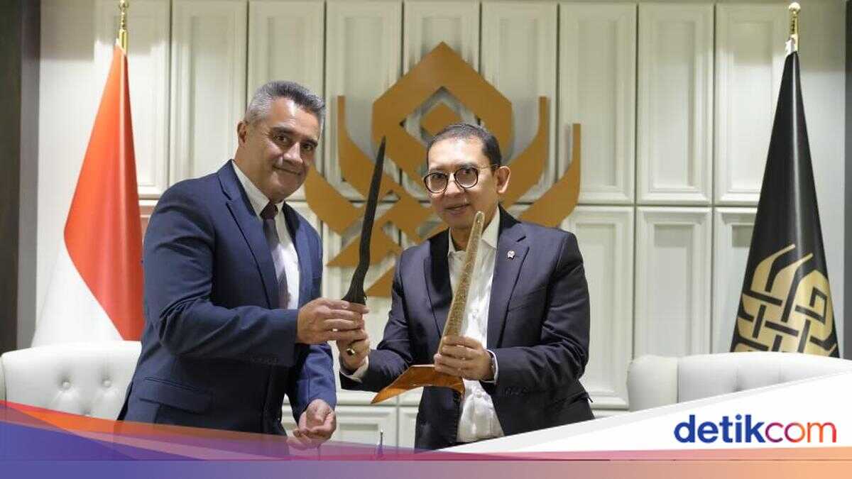 Culture Minister Receives New Zealand Ambassador, Explores Cultural Cooperation