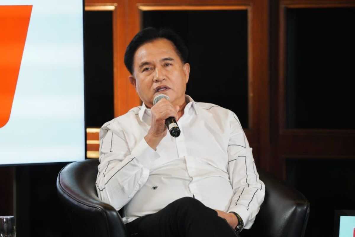 Yusril Praises Delpedro and Colleagues for Facing Legal Proceedings Responsibly