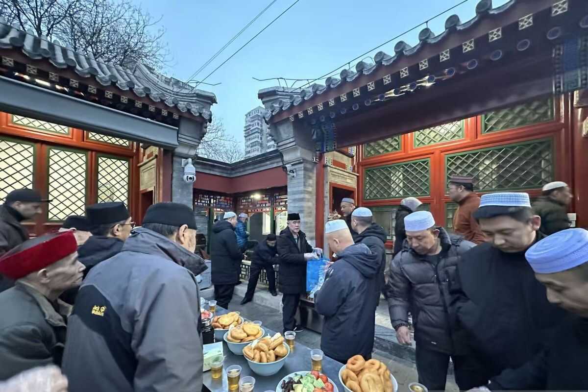 The Bustle of Beijing's Niujie Muslim Quarter During Ramadan
