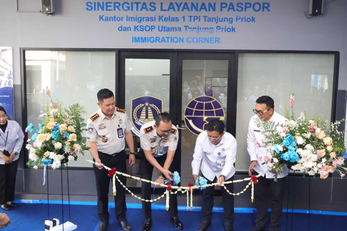 Special seafarers' passport service now available at Tanjung Priok