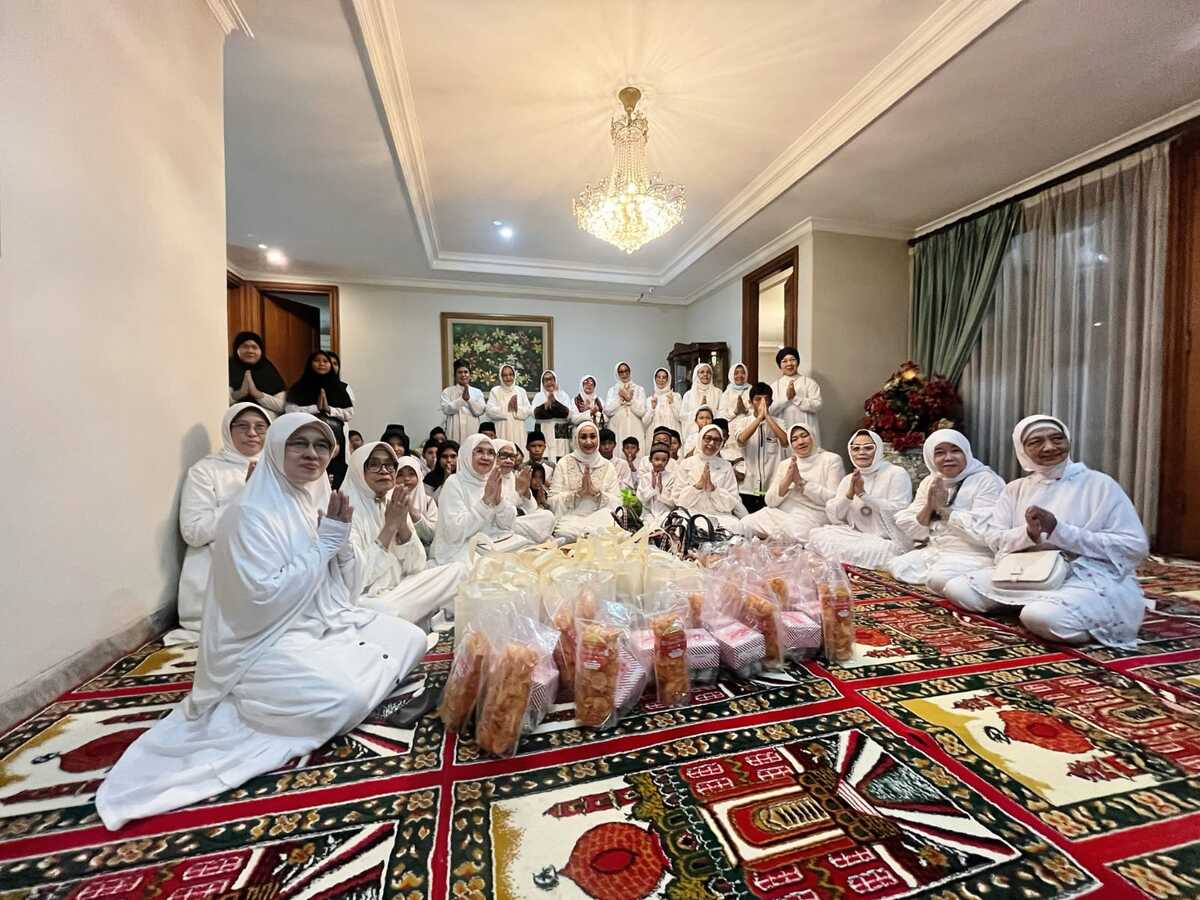 Bumi Sakinah Ta’lim Assembly Holds Khataman of the Qur’an and Donations to Orphans