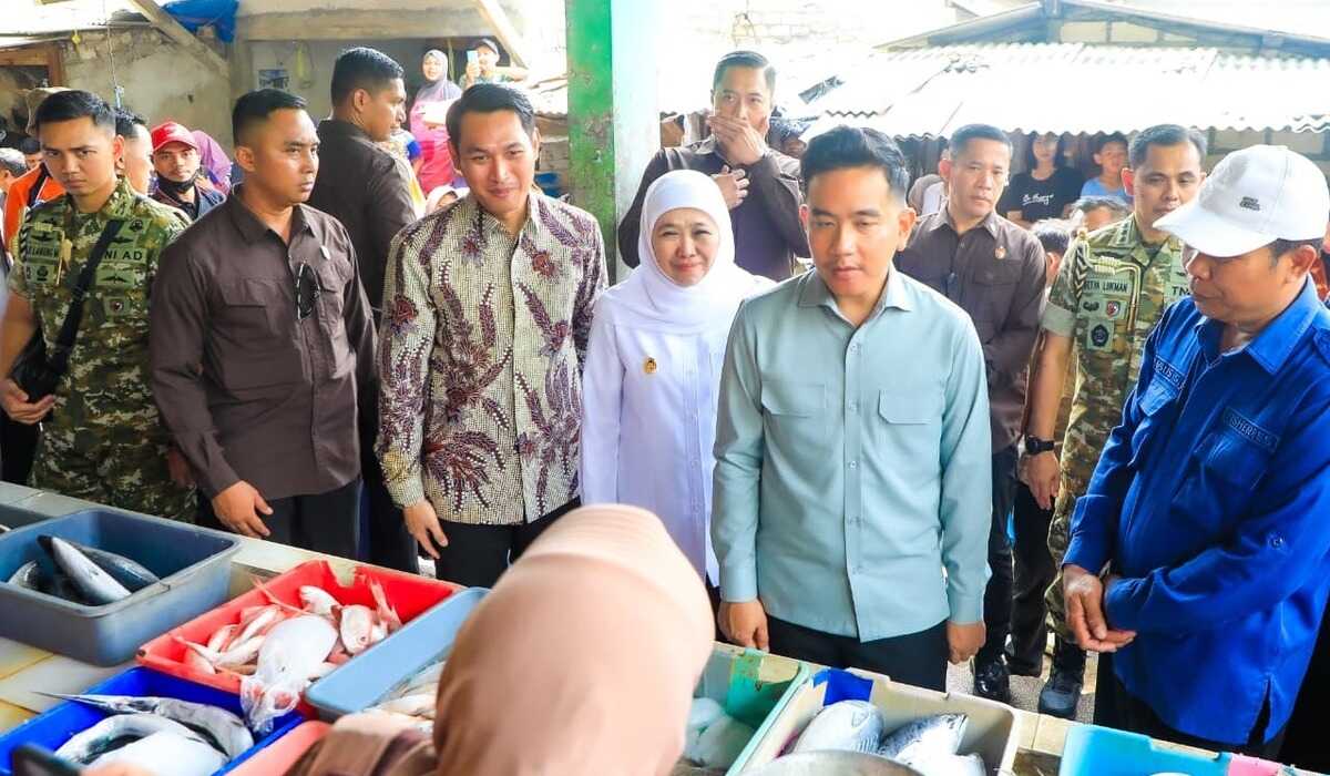 With Vice President Gibran, Governor Khofifah Inspects Gelondong Gede Market in Tuban as Basic Goods Stock Is Safe
