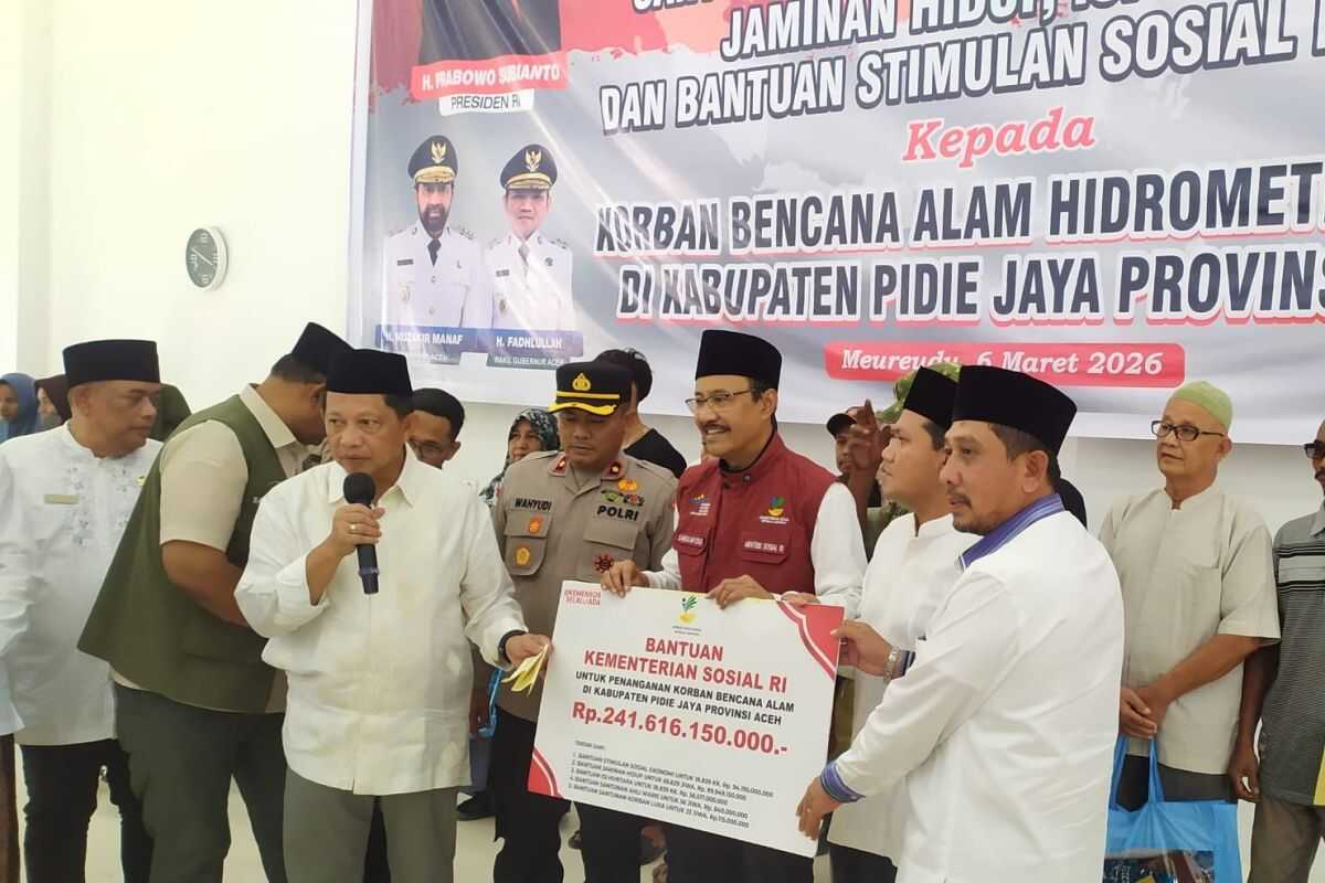 Ministry of Social Affairs hands over Rp241 billion in aid to Pidie Jaya disaster victims