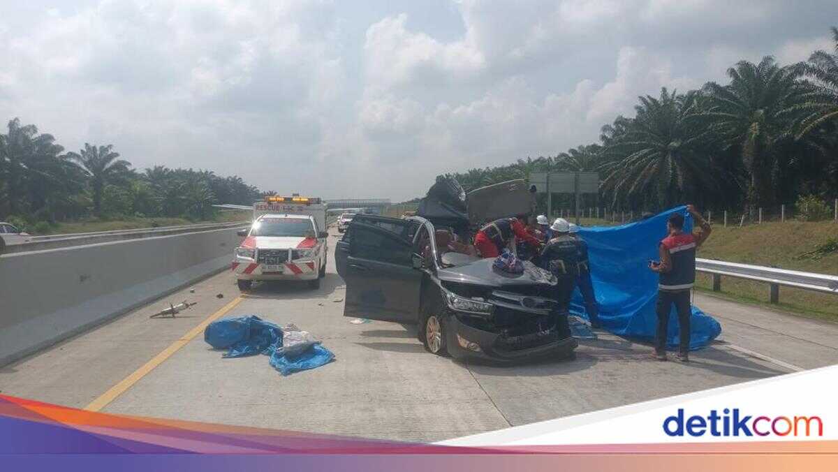 Car collides with truck on the Indrapura–Kisaran Toll Road in North Sumatra, four killed