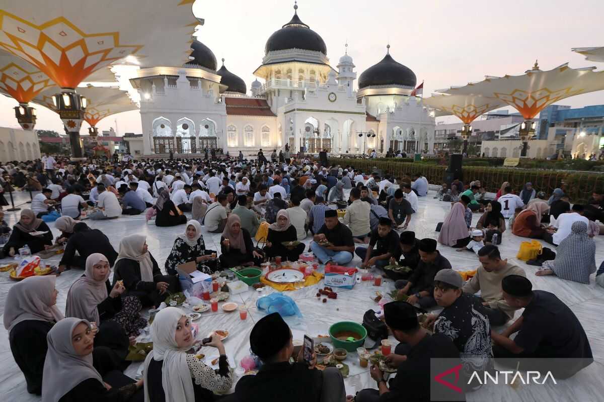 Hundreds of residents join Kenduri Raya Nuzulul Quran in Aceh