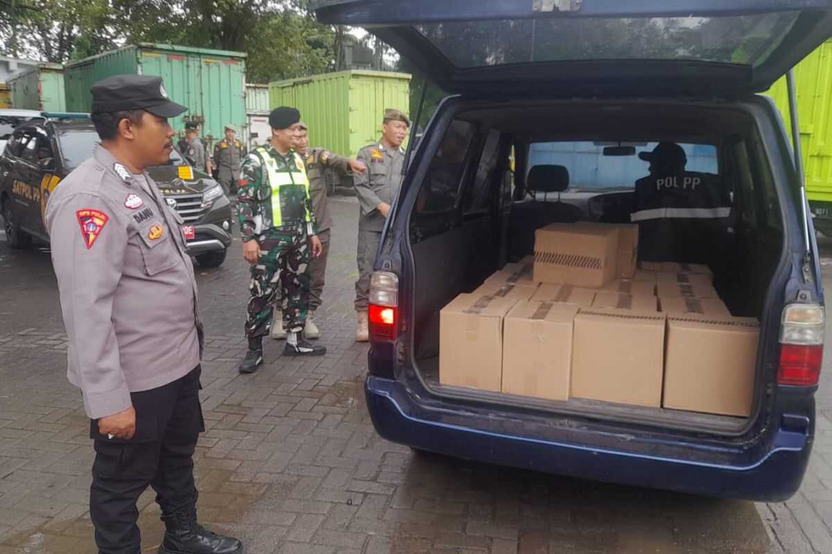Jakarta's Satpol PP confiscates 300 bottles of illegal alcoholic beverages