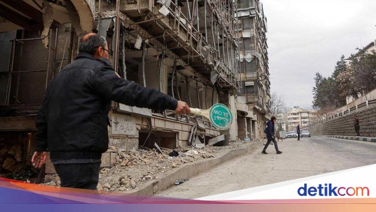 Iran's Remarks on a Ground Invasion Rebuffed by Trump as 'A Waste of Time'