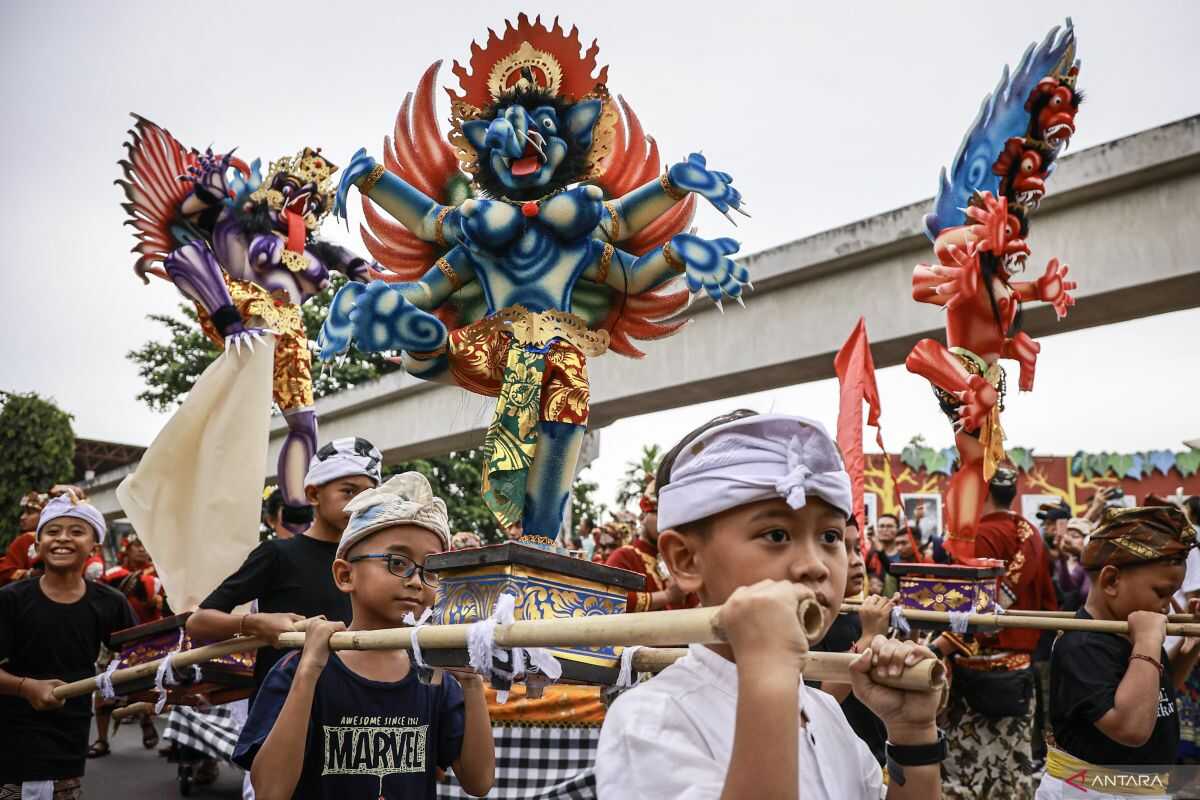Five weekend travel destinations in DKI Jakarta, including an Ogoh-Ogoh parade