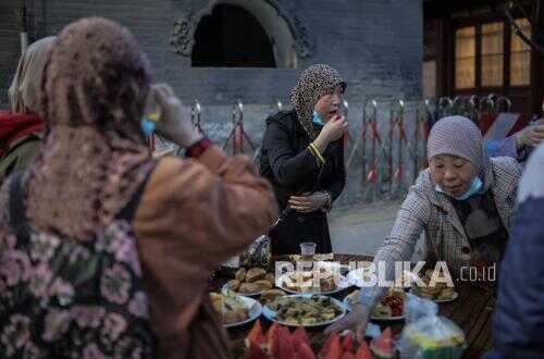 Exploring Niujie, Beijing's Oldest Muslim Quarter During Ramadan