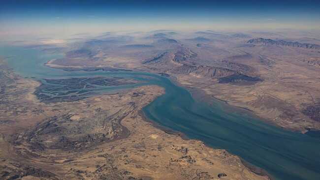 Seizing the Strait of Hormuz: Arab Ruler Becomes Iran's Wealthiest Person